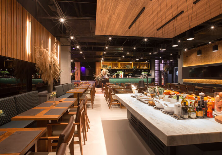 O Coco Bambu Restaurante fica próximo ao Apartamento Solis4 Residences